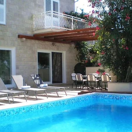 Franjo Villa *